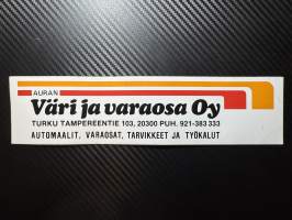 Väri ja varaosa Oy tarra