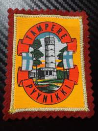 Tampere Pyynikki -kangasmerkki / matkailumerkki / hihamerkki / badge -pohjaväri punainen