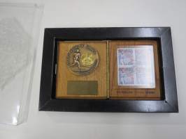 Paavo Nurmi 1897-1997 - Paavo Nurmi 100 Games -muistomitali + leimattu 3,40 mk postimerkkineliö, 