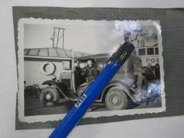 Kanttiauto Maarianhaminassa / höyrylaiva Porthan -valokuva