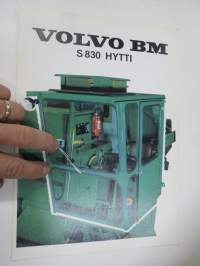 Volvo BM S 830 (leikkuupuimurin) hytti -myyntiesite