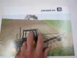 John Deere 1040 traktor broschyr / traktori -myyntiesite, ruotsinkielinen