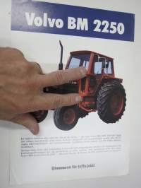 Volvo BM 2250 traktor -broschyr / traktori -myyntiesite, ruotsinkielinen