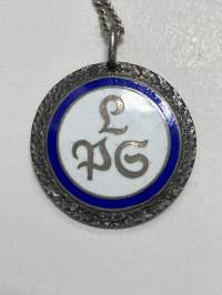 Lahden Pursiseura -riipus emaloitu, runko 925 leimattua hopeaa, myös ketju leimattu 925