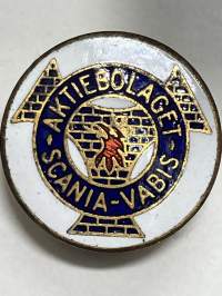 Scania -Vabis -napinläpeen tarkoitettu rintamerkki, emalia, arviolta 1950-luvun loppupuolelta