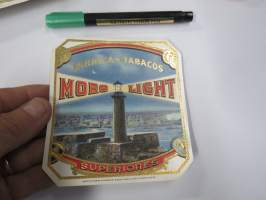 Moro Light (majakka) -sikarietiketti, huomaa kohopainatus