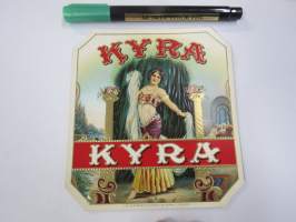 Kyra -sikarietiketti, huomaa kohopainatus