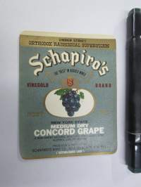 Shapiro´s Medium Dry Concord Grape Wine - Kosher -viinietiketti, juutalaisen perinteen mukaista viiniä