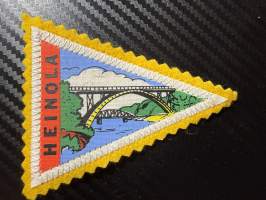Heinola -kangasmerkki / matkailumerkki / hihamerkki / badge -pohjaväri keltainen
