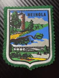 Heinola -kangasmerkki / matkailumerkki / hihamerkki / badge -pohjaväri vihreä