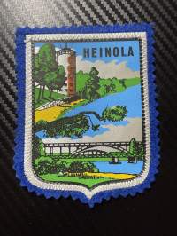 Heinola -kangasmerkki / matkailumerkki / hihamerkki / badge -pohjaväri sininen