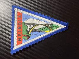 Heinola -kangasmerkki / matkailumerkki / hihamerkki / badge -pohjaväri sininen
