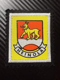 Heinola -kangasmerkki / matkailumerkki / hihamerkki / badge -pohjaväri musta
