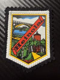 Heinola -kangasmerkki / matkailumerkki / hihamerkki / badge -pohjaväri musta