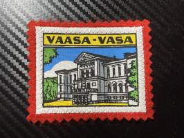 Vaasa - Vasa -kangasmerkki / matkailumerkki / hihamerkki / badge -pohjaväri punainen