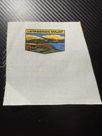 Lätäsenon majat -kangasmerkki / matkailumerkki / hihamerkki / badge -leikkaamaton
