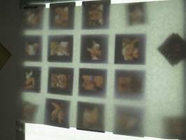 Eroottinen valokuvasarja, 18 diakuvaa, hankittu kansainvälisiltä kuvatoimistoilta käytettäväksi kotimaisten miestenlehtien artikkelien / juttujen kuvituksena