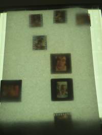 Eroottinen valokuvasarja, 8 diakuvaa, hankittu kansainvälisiltä kuvatoimistoilta käytettäväksi kotimaisten miestenlehtien artikkelien / juttujen kuvituksena