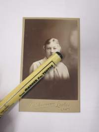 Solmiohuivi, Atelier Valokuvaamo Lootus, Lahti -visiittikorttivalokuva / visit card photo / cdv