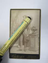 Herman Bang, Atelier Fritz Hjertzell, Helsingfors - Helsinki -visiittikorttivalokuva / visit card photo / cdv