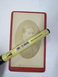 Temperin Eeva (Kalajoki?), Atelier H. Sjöman, Uleåborg - Oulu -visiittikorttivalokuva / visit card photo / cdv