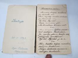 Lauluja - 1928, perinteinen musta vahakantinen vihko, johon kirjoitettu laulujen sanoja