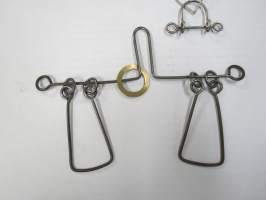 Pulmalelut? 2 kpl - rautalangasta valmistetut