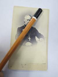 Arkkipiispa Edouard Bergenheim -visiittikorttivalokuva, CDV, myyntikuva, ei kuvaamotietoja