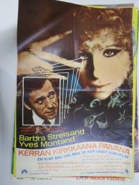 Kerran kirkkaana päivänä, pääosissa Barbra Streisand, Yves Montand -elokuvajuliste