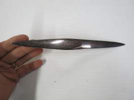 Billl Hagerty - Good Morning - Tapio Wirkkala -paperiveitsi / kirjeenavaaja, tunnetun ja vaikutusvaltaisen amerikkalaisen republikaanisenaattorin lahjoitus