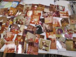 1960/70 -lukua - erä valokuvia 59 kpl koko 9 x 9 cm, erinomaista ajankuvaa