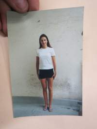 Mallitoimiston (4Cast Model Management, Helsinki) kirjoilla olleen mallin esittelykuva / markkinointikuva -valokuva