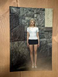 Mallitoimiston (4Cast Model Management, Helsinki) kirjoilla olleen mallin esittelykuva / markkinointikuva -valokuva