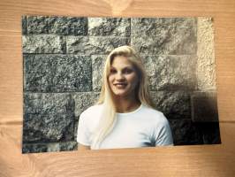 Mallitoimiston (4Cast Model Management, Helsinki) kirjoilla olleen mallin esittelykuva / markkinointikuva -valokuva