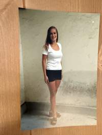 Mallitoimiston (4Cast Model Management, Helsinki) kirjoilla olleen mallin esittelykuva / markkinointikuva -valokuva