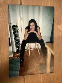 Mallitoimiston (4Cast Model Management, Helsinki) kirjoilla olleen mallin esittelykuva / markkinointikuva -valokuva