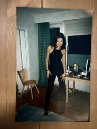 Mallitoimiston (4Cast Model Management, Helsinki) kirjoilla olleen mallin esittelykuva / markkinointikuva -valokuva