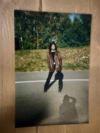 Mallitoimiston (4Cast Model Management, Helsinki) kirjoilla olleen mallin esittelykuva / markkinointikuva -valokuva