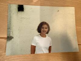 Mallitoimiston (4Cast Model Management, Helsinki) kirjoilla olleen mallin esittelykuva / markkinointikuva -valokuva