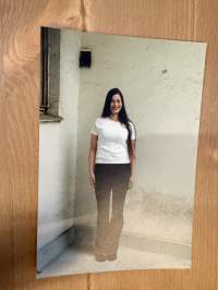 Mallitoimiston (4Cast Model Management, Helsinki) kirjoilla olleen mallin esittelykuva / markkinointikuva -valokuva