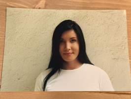 Mallitoimiston (4Cast Model Management, Helsinki) kirjoilla olleen mallin esittelykuva / markkinointikuva -valokuva