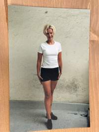 Mallitoimiston (4Cast Model Management, Helsinki) kirjoilla olleen mallin esittelykuva / markkinointikuva -valokuva