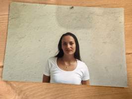 Mallitoimiston (4Cast Model Management, Helsinki) kirjoilla olleen mallin esittelykuva / markkinointikuva -valokuva