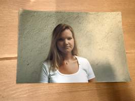 Mallitoimiston (4Cast Model Management, Helsinki) kirjoilla olleen mallin esittelykuva / markkinointikuva -valokuva