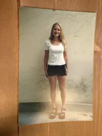 Mallitoimiston (4Cast Model Management, Helsinki) kirjoilla olleen mallin esittelykuva / markkinointikuva -valokuva