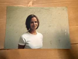 Mallitoimiston (4Cast Model Management, Helsinki) kirjoilla olleen mallin esittelykuva / markkinointikuva -valokuva