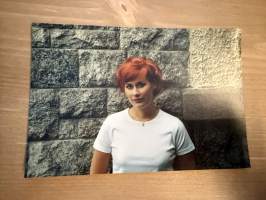 Mallitoimiston (4Cast Model Management, Helsinki) kirjoilla olleen mallin esittelykuva / markkinointikuva -valokuva