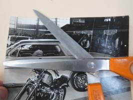 Oldsmobile Dynamic 88 HT näyttelyssä - amerikkalaisten autojen harrastuksen alkuaikoja Suomessa -valokuva