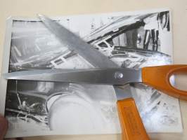 Vinyylihousukatsoja - amerikkalaisten autojen harrastuksen alkuaikoja Suomessa -valokuva