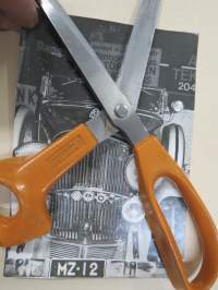 Maybach Zeppelin V12 näyttelyssä - amerikkalaisten autojen harrastuksen alkuaikoja Suomessa -valokuva